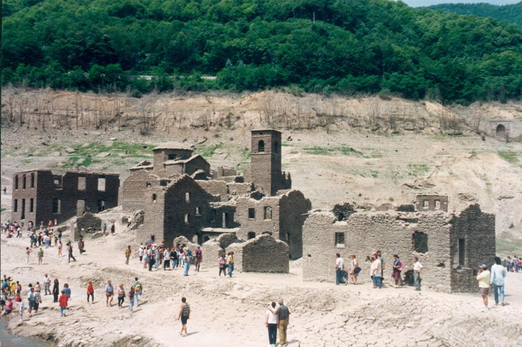 Vagli Sotto (LU), paese sommerso – leggenda di Teodora e il suono delle campane (13 dicembre)