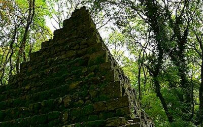 LA MISTERIOSA PIRAMIDE