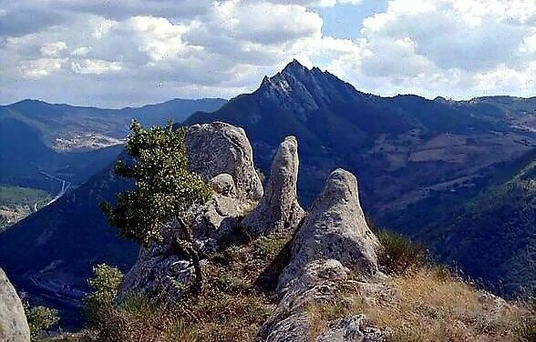 Seggia del diavolo, avelli e Rocca del cappello