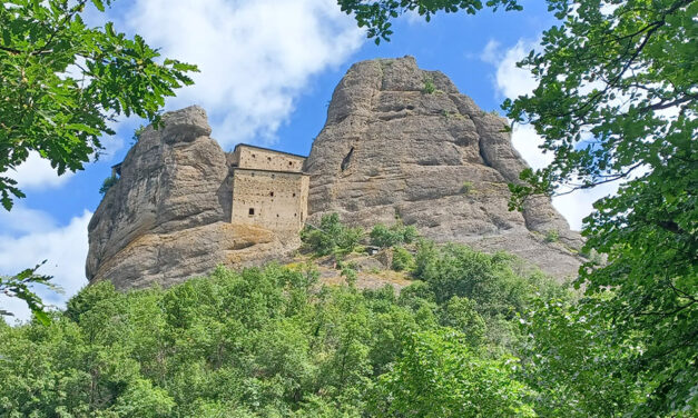 UN CASTELLO SOSPESO SULLE NUVOLE
