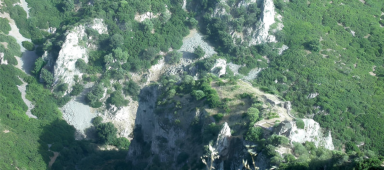 IL CASTELLO CHE APPARTIENE AL DIAVOLO E LA LEGGENDA DI MEDUSA