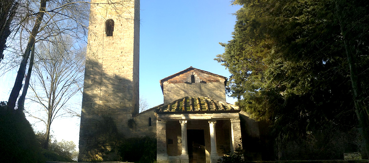TRIPLICI CINTE IN UNA CHIESA MILLENARIA