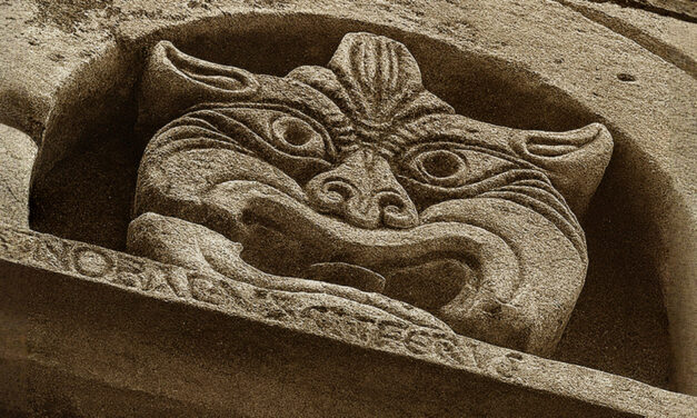 ANTICHE FIGURE MOSTRUOSE CIRCONDANO IL DUOMO DI TODI