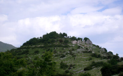 IL MISTERIOSO VILLAGGIO MEDIEVALE DI ACQUAVIVA