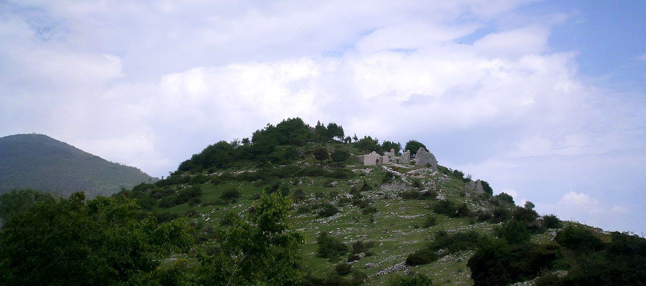 IL MISTERIOSO VILLAGGIO MEDIEVALE DI ACQUAVIVA