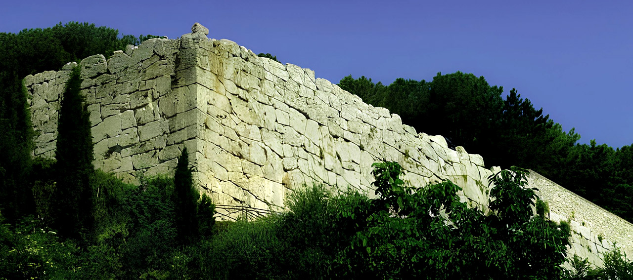 LE MURA CICLOPICHE E LA TRIPLICE CINTA