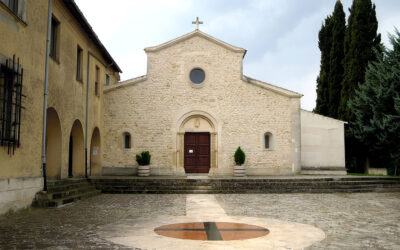 SANDALI DEI PELLEGRINI, FIORI DELLA VITA E TRIPLICI CINTE