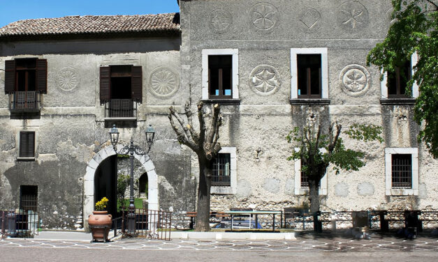 IL LIBRO IN PIETRA DEI CARACCIOLO