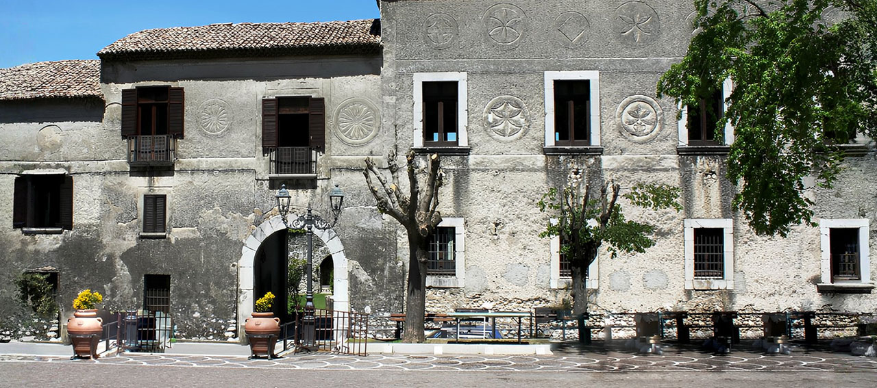 IL LIBRO IN PIETRA DEI CARACCIOLO