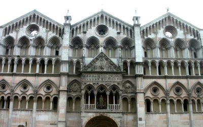 UNA CATTEDRALE COSTRUITA SU SIMBOLI ALCHEMICI, NUMEROLOGIA E GEOMETRIE SACRE