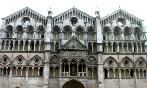 UNA CATTEDRALE COSTRUITA SU SIMBOLI ALCHEMICI, NUMEROLOGIA E GEOMETRIE SACRE