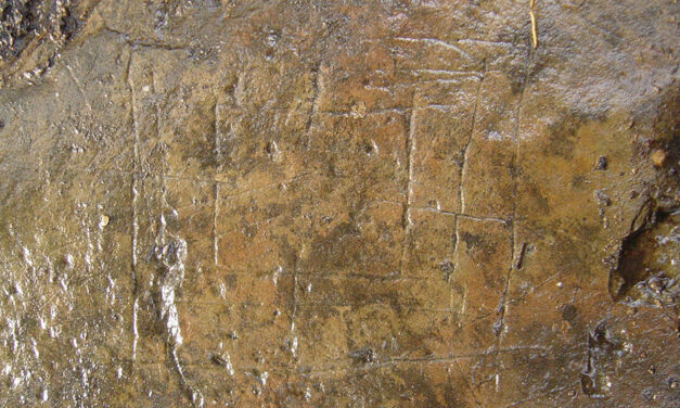 TRIPLICI CINTE, OMPHALOS E FIGURE ANTROPOMORFE