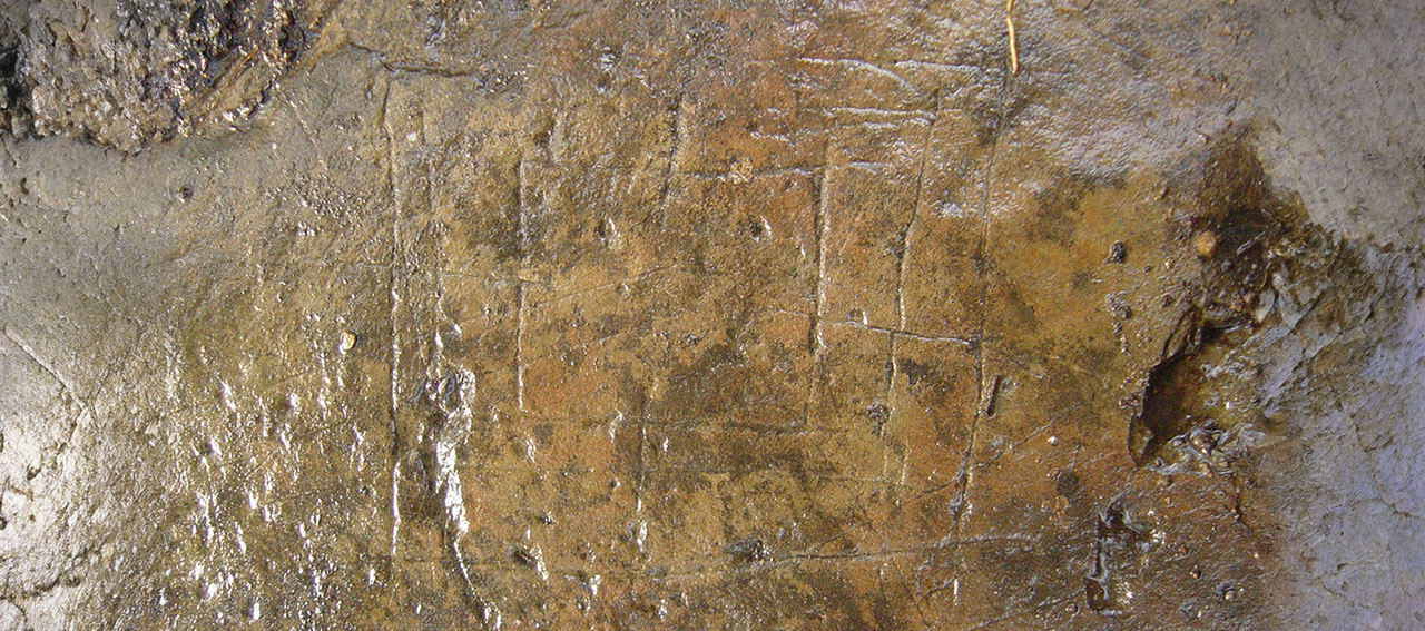 TRIPLICI CINTE, OMPHALOS E FIGURE ANTROPOMORFE