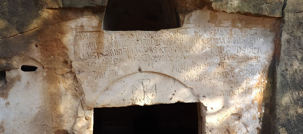 LA CHIESA RUPESTRE E LE CROCI PATENTI