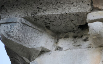 LA TESTA CON LE CORNA E LA TRIPLICE CINTA