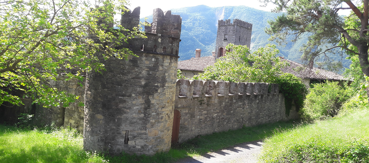 LO SCOMPARSO CASTELLO DI SPECCHIO E ALTRE STORIE MISTERIOSE DI SOLIGNANO