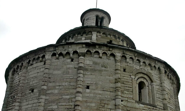 UNA CHIESA MISTERIOSAMENTE CIRCOLARE