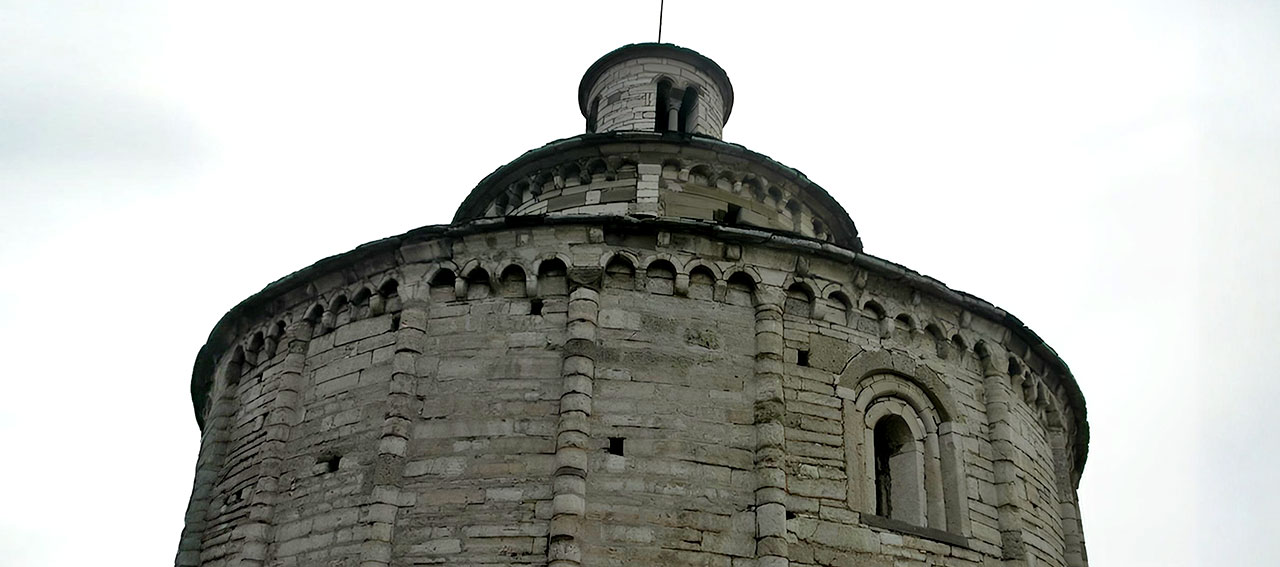UNA CHIESA MISTERIOSAMENTE CIRCOLARE
