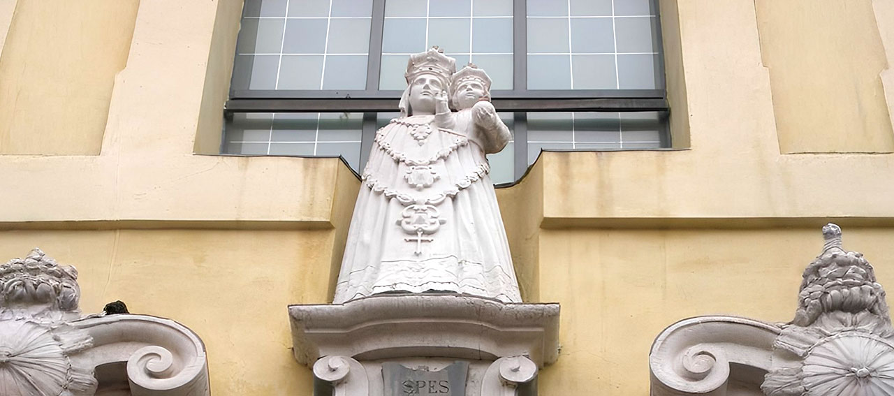 LA MADONNA NERA E LE ISCRIZIONI DELLA CASA DELL’ANNUNCIAZIONE