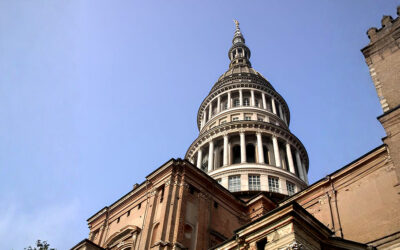 L’IMPRESSIONANTE CUPOLA CHE SFIORA IL CIELO