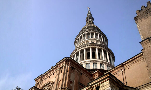L’IMPRESSIONANTE CUPOLA CHE SFIORA IL CIELO