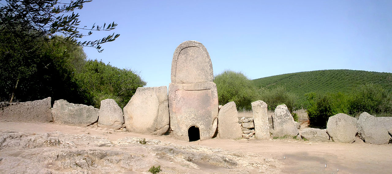 LA TOMBA DEI GIGANTI PIU’ “GIGANTE” DELLA SARDEGNA