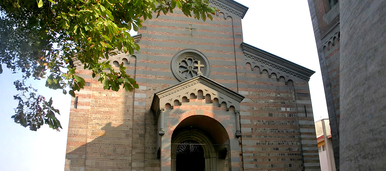 L’ANTICA LASTRA BATTESIMALE SUL TEMPIO PAGANO