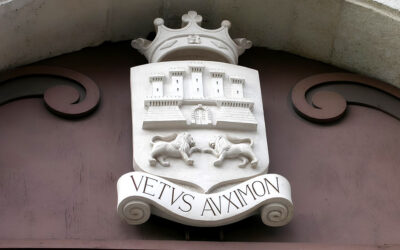 LA FONTE MAGNA E LE MISTERIOSE STATUE SENZA TESTA DEL PALAZZO COMUNALE